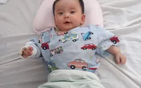 Nụ cười rạng rỡ trên gương mặt của người hùng nhí
