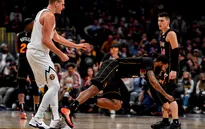 NBA ra án phạt sau vụ xô xát giữa Nikola Jokic và Markieff Morris