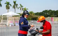 Giảm giá kịch sàn, dân "phe vé" Mỹ Đình vẫn ế khách ngay trước trận của ĐT Việt Nam