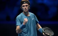 Andrey Rublev tạo ra bất ngờ đầu tiên tại ATP Finals