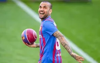 Chưa thi đấu, Dani Alves đã lập thêm 1 kỷ lục nữa ở giải VĐQG Tây Ban Nha