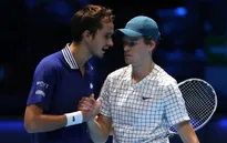 ATP Finals | Daniil Medvedev giành chiến thắng kịch tính trước Jannik Sinner