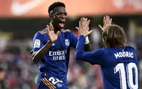 Real Madrid vươn lên dẫn đầu La Liga