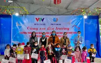 Quỹ Tấm lòng Việt trao 70 suất học bổng cho học sinh tỉnh Tuyên Quang