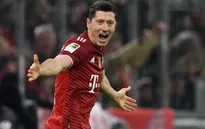 Lewandowski cán mốc 60 bàn trong năm 2021
