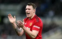 Phil Jones nhận được sự quan tâm từ nhiều CLB Ngoại hạng Anh