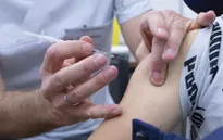 Đức đẩy mạnh chiến dịch tiêm chủng tăng cường để ngăn chặn biến thể Omicron