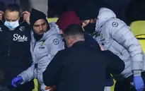 Cổ động viên bị ngưng tim, trận đấu của Chelsea bị gián đoạn 30 phút