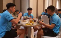 AFF Cup | ĐT Việt Nam gặp khó khăn về khẩu phần ăn ở Singapore