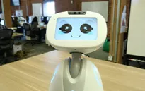 Robot giúp học sinh nghỉ ốm tham gia lớp học từ xa