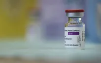 Vaccine COVID-19 của AstraZeneca an toàn cho mọi người trưởng thành
