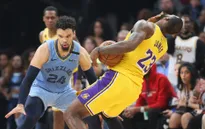 NBA cảnh báo Lebron James vì thói ăn vạ