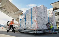 "Chịu chơi" như Apple: Thuê hơn 200 máy bay riêng để kịp giao iPhone, iPad