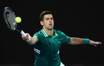 Novak Djokovic ngược dòng kịch tính trước Alexander Zverev