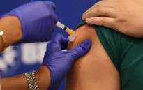 Nhiều nước khẩn trương triển khai tiêm vaccine ngừa COVID-19