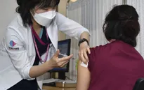 Hàn Quốc bắt đầu tiêm chủng vaccine ngừa COVID-19, kết thúc đợt đầu trong tháng 3