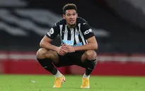 Tiền đạo Newcastle United nhận án phạt vì… đi cắt tóc