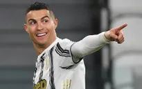 Cristiano Ronaldo bền bỉ ghi bàn ở tuổi 36