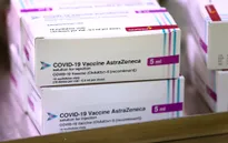 AstraZeneca giảm số lượng vaccine giao cho EU