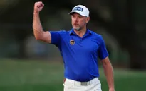 Lee Westwood tiếp tục dẫn đầu sau vòng 3 The Players Championship 2021