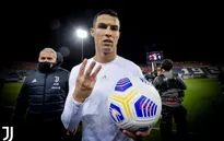 Ronaldo lập hat-trick, Juventus bám đuổi Inter và AC Milan