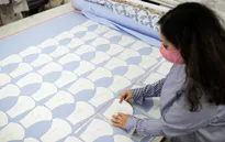 Forbes: Dệt may Việt Nam "đánh bại" COVID-19 nhờ khẩu trang