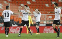 Valencia 2-1 Villarreal: Đội chủ nhà ngược dòng phút cuối