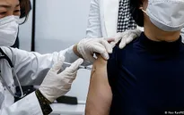 Hàn Quốc tiếp tục tiêm vaccine của AstraZeneca