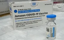 Mỹ yêu cầu dừng tiêm vaccine COVID-19 của Johnson & Johnson