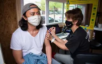 Nhiều bang tại Mỹ dừng tiêm vaccine Johnson & Johnson