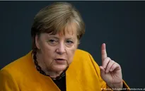 Thủ tướng Đức Angela Merkel tiêm vaccine COVID-19 của AstraZeneca
