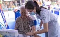Trao tặng 210.000 ngày thuốc và 140 tấn gạo cho các hoàn cảnh kém may mắn