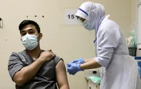 40 nhân viên y tế Malaysia mắc COVID-19 dù tiêm đủ vaccine
