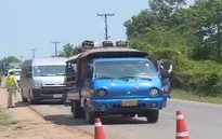 Thủ đô Vientiane ngày đầu "Nội bất xuất, ngoại bất nhập"