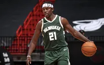 Milwaukee Bucks gia hạn hợp đồng với hậu vệ Jrue Holiday