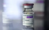 Vaccine AstraZeneca hình thành cục máu đông là phản ứng có hại rất hiếm gặp