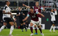 Thất bại trước Burnley, Fulham trở thành đội bóng thứ 3 xuống hạng