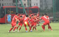 Trò chơi "rồng rắn lên mây" vui nhộn của các cầu thủ ĐT Việt Nam