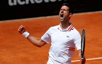 Ngược dòng ngoạn mục hạ Tsitsipas, Djokovic vào bán kết Italia mở rộng