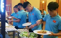 Chuyện ẩm thực của ĐT Việt Nam tại thành phố đắt đỏ Dubai, UAE