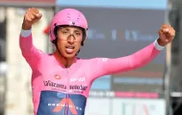 Egan Bernal giành áo hồng chung cuộc tại Giro d’Italia 2021