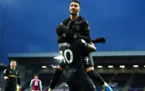 West Ham ngược dòng thắng ngay trên sân của Burnley, bám đuổi cơ hội dự cúp châu Âu