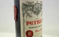 Rao giá 1 triệu USD cho chai rượu vang Petrus 2000 được ủ trên không gian