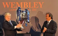 Thủ tướng Anh đề nghị đá chung kết Champions League tại Anh