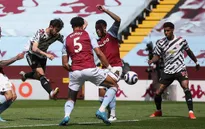 Ngược dòng trước Aston Villa, Man Utd vẫn chưa cho Man City vô địch