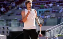 Alexander Zverev thẳng tiến vào chung kết Madrid Masters 2021