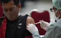 Vaccine COVID-19 ngăn ngừa biến thể Delta chuyển nặng