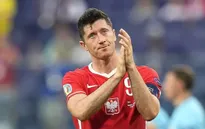 ĐT Ba Lan dừng bước, Lewandowski vẫn tạo cột mốc lịch sử