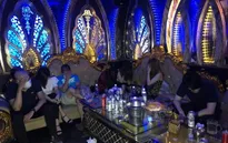 Bất chấp dịch COVID-19, quán karaoke vẫn mở cửa đón khách hát và sử dụng ma túy