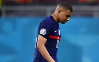 ĐT Pháp bị loại cay đắng, HLV Deschamps đau đớn, Mbappe nói lời xin lỗi